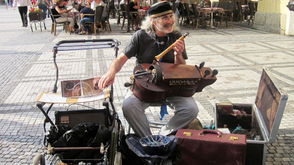 Busking, pouliční muzikant