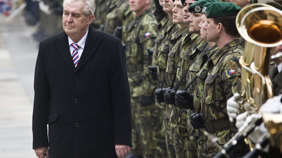 Inaugurace nového prezidenta. Vojenská přehlídka nového prezidenta Miloše Zemana 