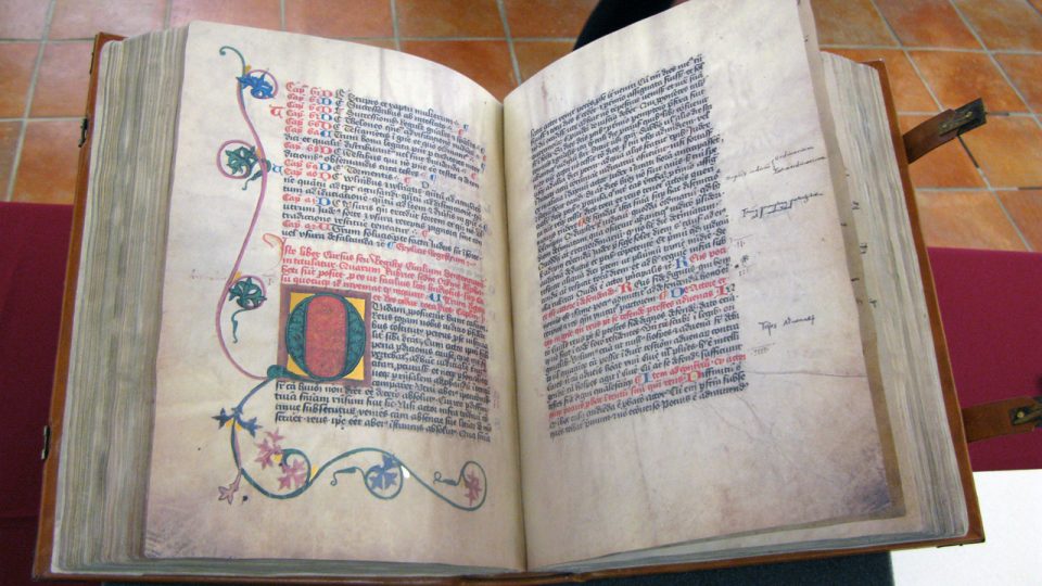 Z instalace výstavy Středověká kniha na dosah: Faksimile Knihy zemského, městského a jiného práva