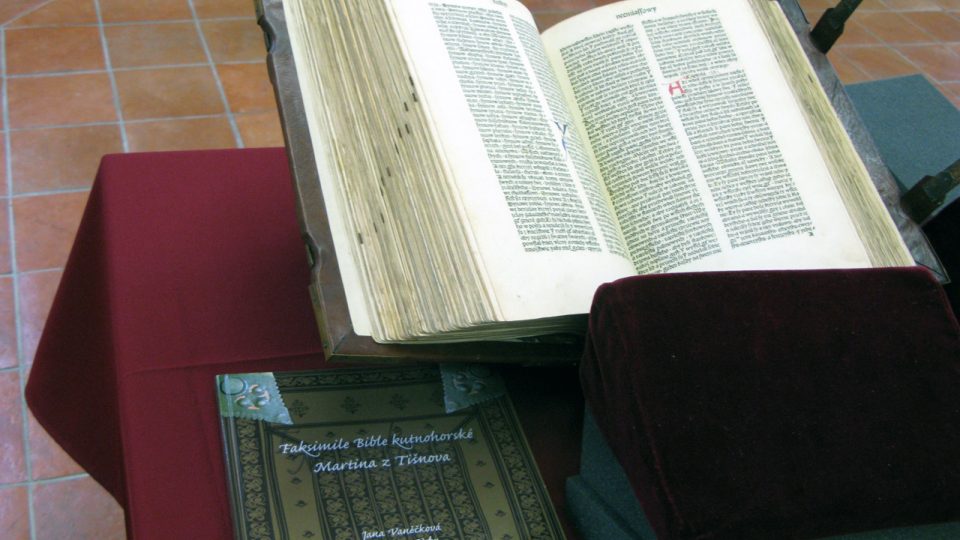 Z instalace výstavy Středověká kniha na dosah: Faksimile inkunábule Bible kutnohorské