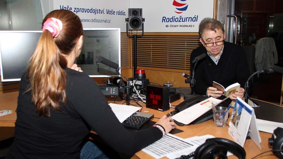 Fero Fenič s moderátorkou Lucií Výbornou před vysíláním