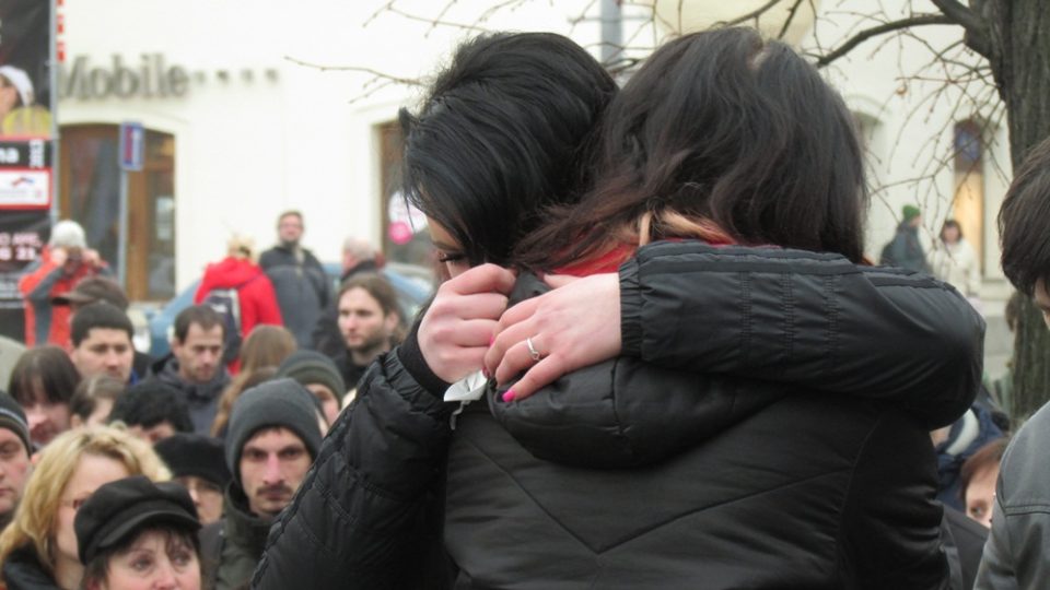 Tři týdny po vraždě patnáctileté Petry se s ní do Jihlavy přišla rozloučit tisícovka lidí