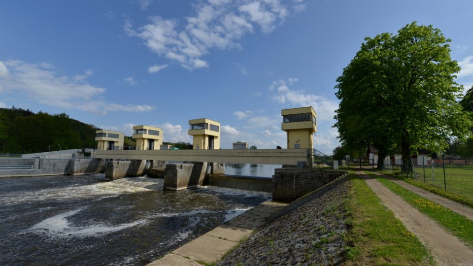 Díky nové plavební komoře v Hluboké nad Vltavou budou moci plout lodě z Českých Budějovic až na vodní nádrž Hněvkovice