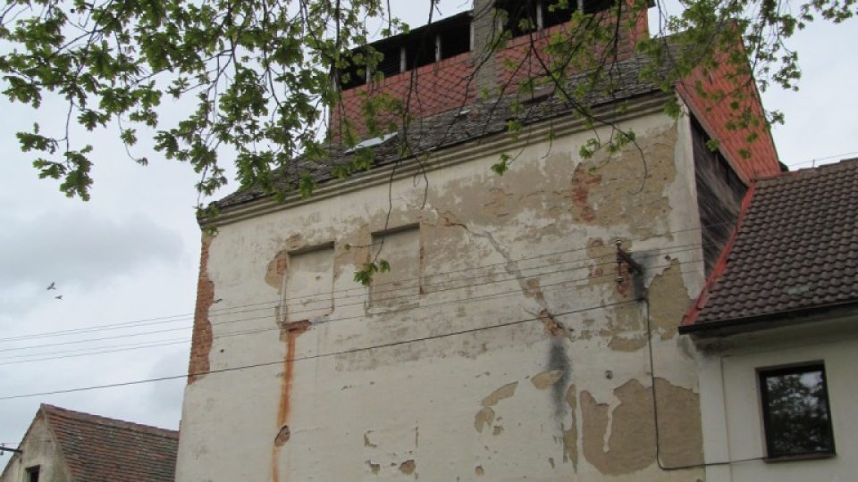 V Kolešovicích na Rakovnicku obnovili historickou tyčovou chmelnici