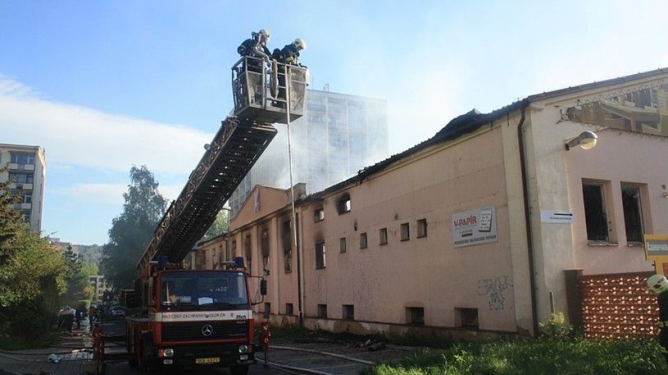 Skladu se propadla střecha, škody zřejmě půjdou do desítek milionů 