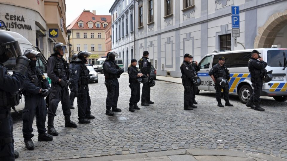 Policie uzavřela náměstí v centru Českých Budějovic.