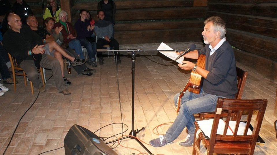 Koncert Ivo Jahelky na Šrámkově statku v Piletiích u Hradce Králové