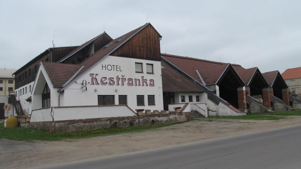 Bývalý hotel Kestřanka v obci Kestřany 