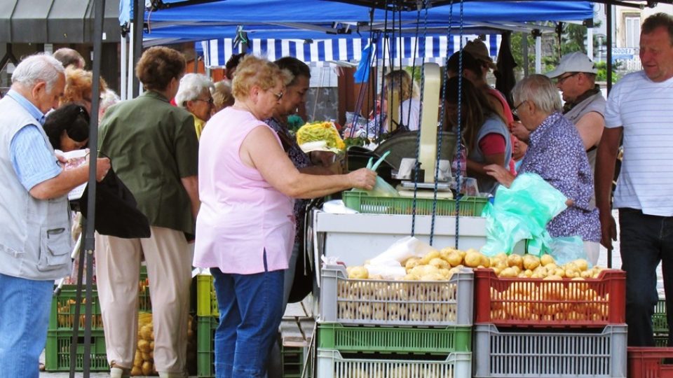 Zelný trh v Jihlavě, najdou se zde bez problémů i plodiny z Polska