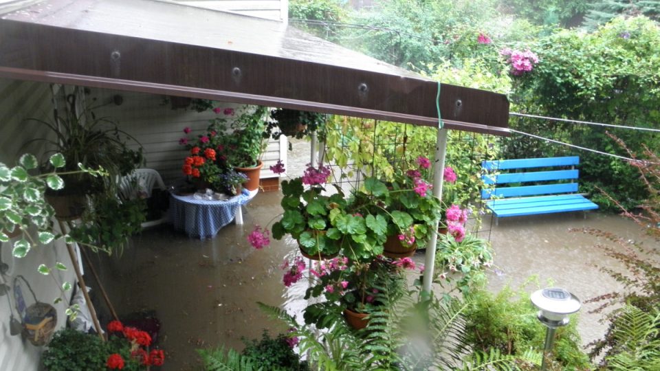 Dům rodiny Brylových v Raspenavě zaplavila voda z luk a polí