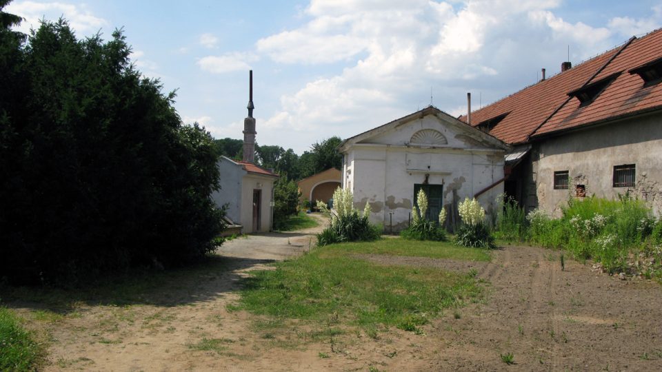 Vstup do kuchyňské zahrady, která bude pro sezónu 2013 už uzavřena.