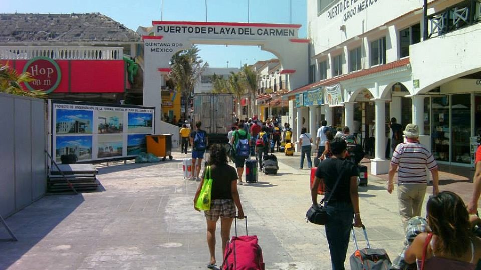 Bránou na ostrov Cozumel je přístav v Playa del Carmen