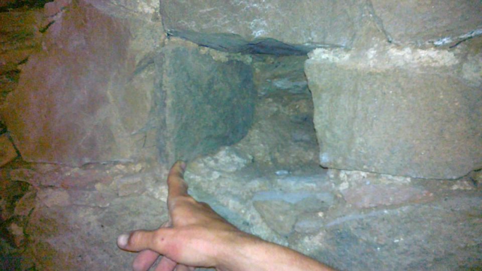 Třebíč. Dům mušketýra v třebíčském zámku ukrýval stovky lidských kostí