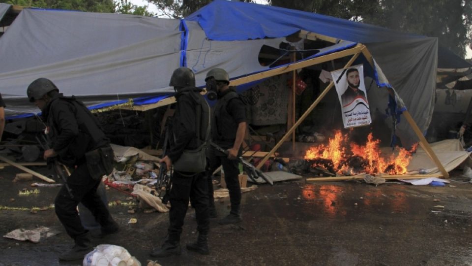 Policisté zničili tábor demonstrantů