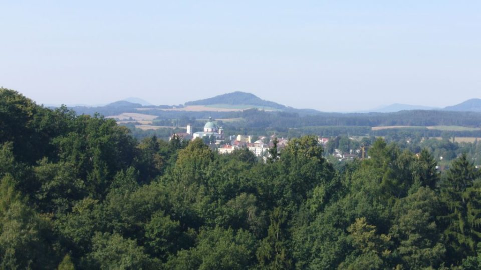 Výhled z věže zámku Lemberk na Jablonné v Podještědí