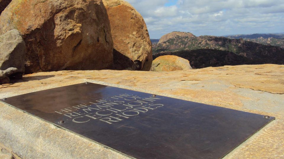 Hrob Cecila Rhodese v pohoří Matopos a View of the World