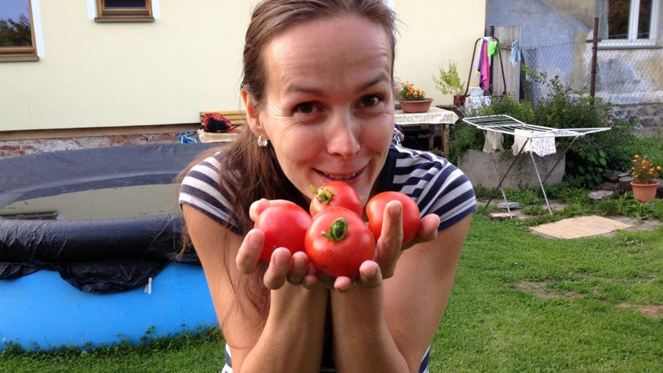 Eva vypěstovala rajčata i beze mě
