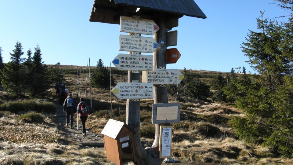 Nad Ovčárnou - rozcestník při cestě na Vysokou holí