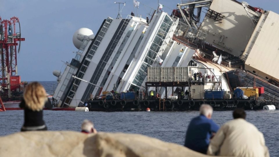 Vyprošťování vraku lodi Costa Concordia