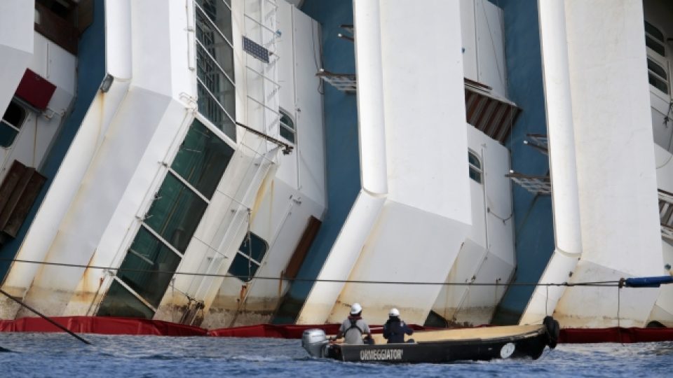 Vyprošťování vraku lodi Costa Concordia