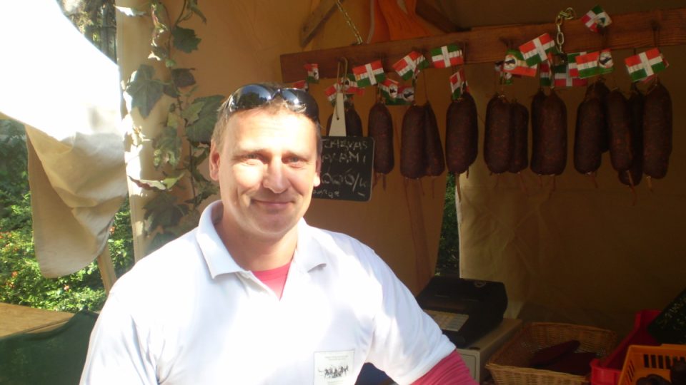 Maďarský řeznický mistr László Kósa kombinuje šedé hovězí s kachním masem a chce to prodávat jako květiny
