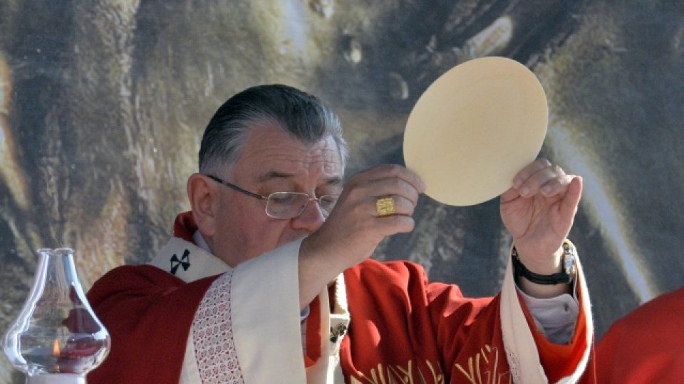 Slavnostní poutní mši na Mariánském náměstí ve Staré Boleslavi celebroval kardinál Dominik Duka