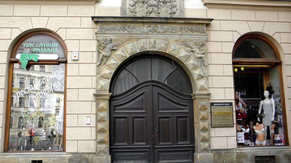 Portál ze strany kostela sv. Mořice