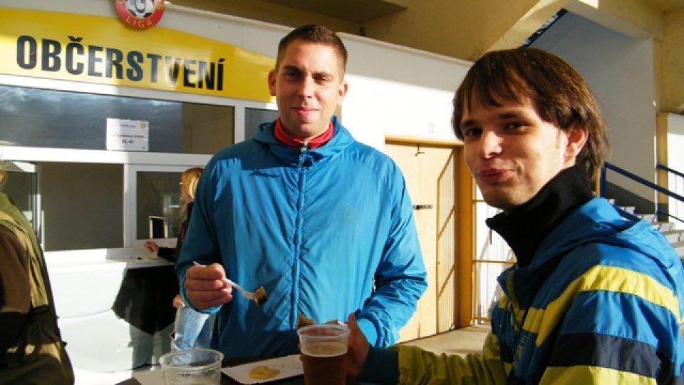 Na ochutnávce nechyběl ani šéf fanklubu teplických fotbalistů Marek Mařík (vlevo) s kamarádem Janem Markem