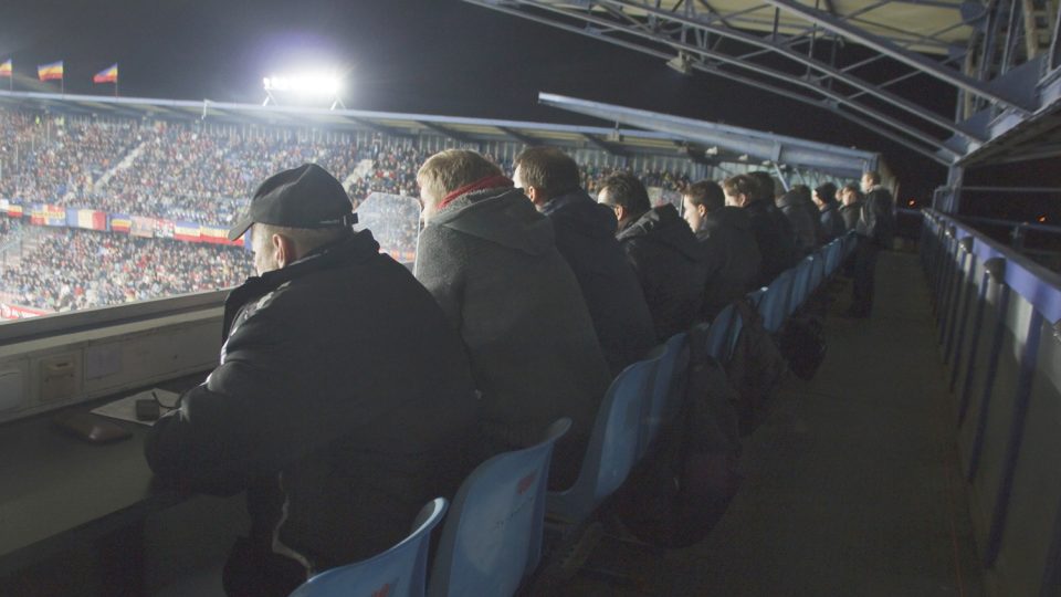 Takhle vypadá komentátorské stanoviště na stadiónu Sparty na pražské Letné