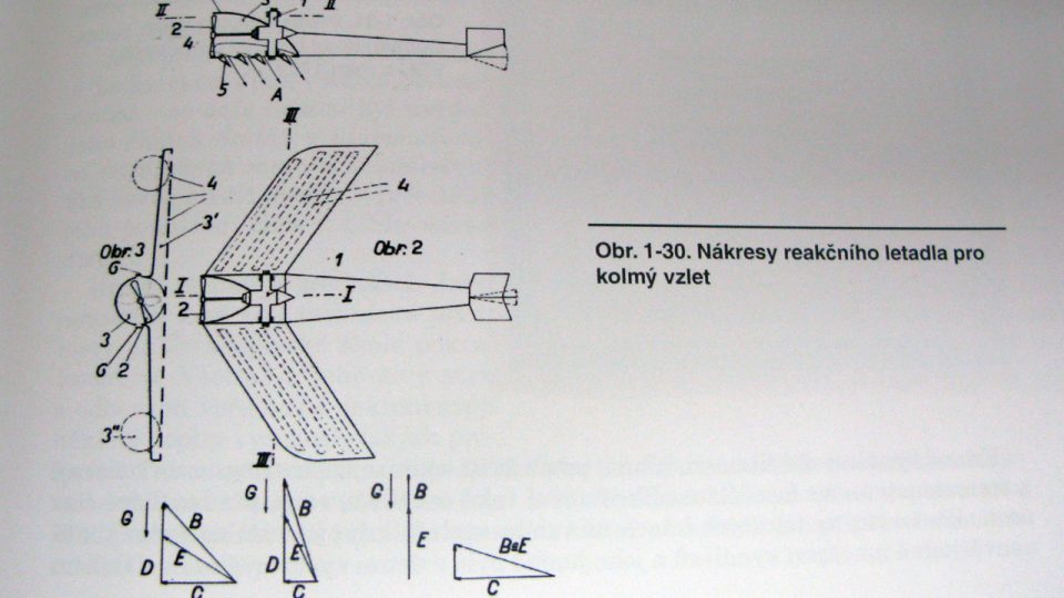 Nákresy reakčního letadla pro kolmý vzlet