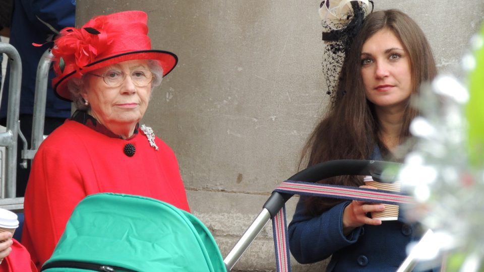 Závodu přihlížely i královna Alžběta II. s vévodkyní Catherine (samozřejmě obě nepravé)