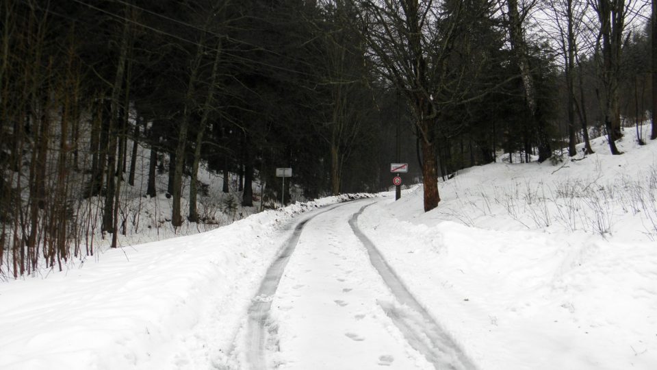 Zasněžená cesta Zasněžená cesta