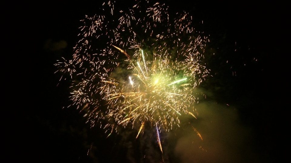 Novoroční ohňostroj v Doksech na Českolipsku sledovalo asi 2000 lidí
