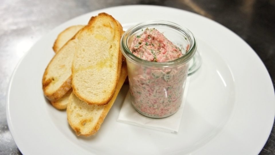 Beef tartar (francouzský tatarský biftek s majonézou)