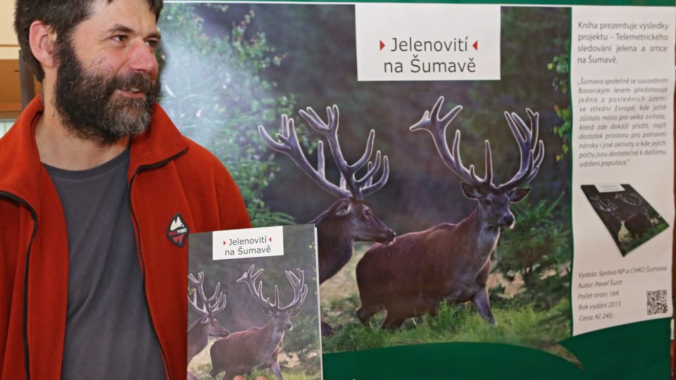 Pavel Šustr se svojí novou knihou Jelenovití na Šumavě