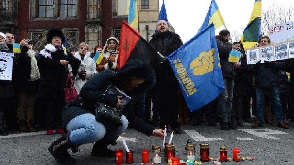 Ukrajinci v Praze vzpomínali oběti demonstrací v Kyjevě