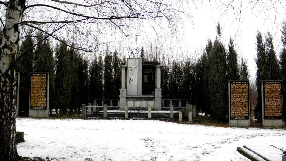Památník obětem holocaustu na hřbitově v Olomouci - Neředíně
