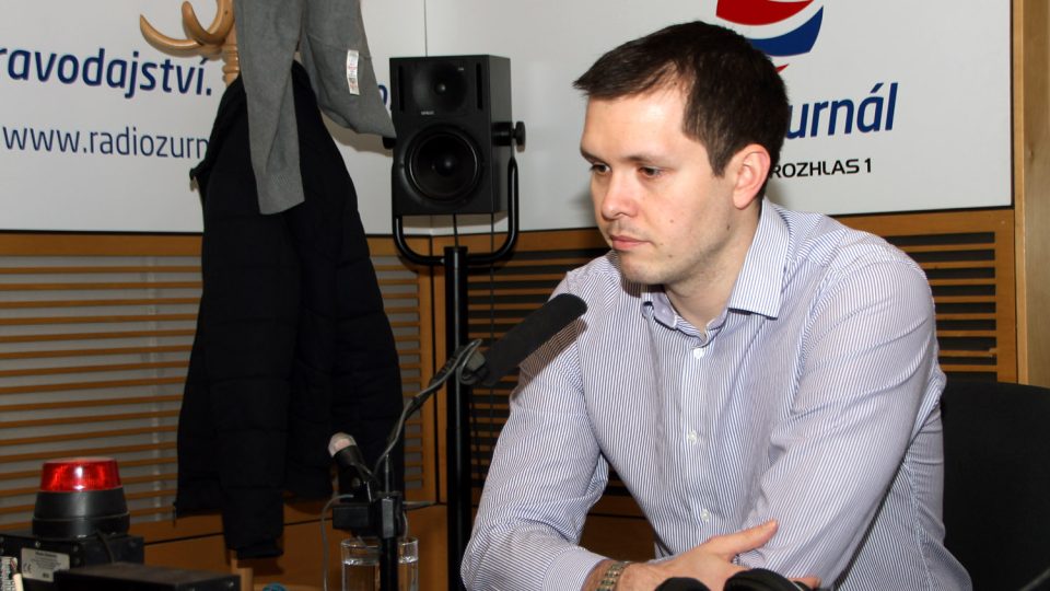 Ekonom Jaroslav Brychta ve studiu Radiožurnálu