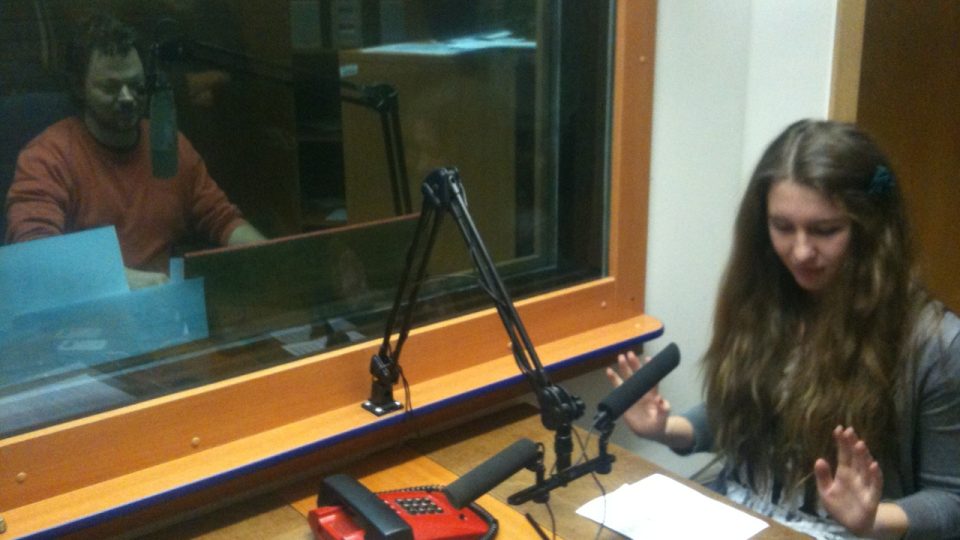 Českobudějovické studio Českého rozhlasu navštívili prachatičtí studenti a pod vedením profesionálů si vyzkoušeli vytvořit vlastní rádio