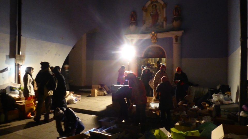 Ukrajina, Kyjev. Michajlovský chrám se proměnil v lazaret pro demonstranty
