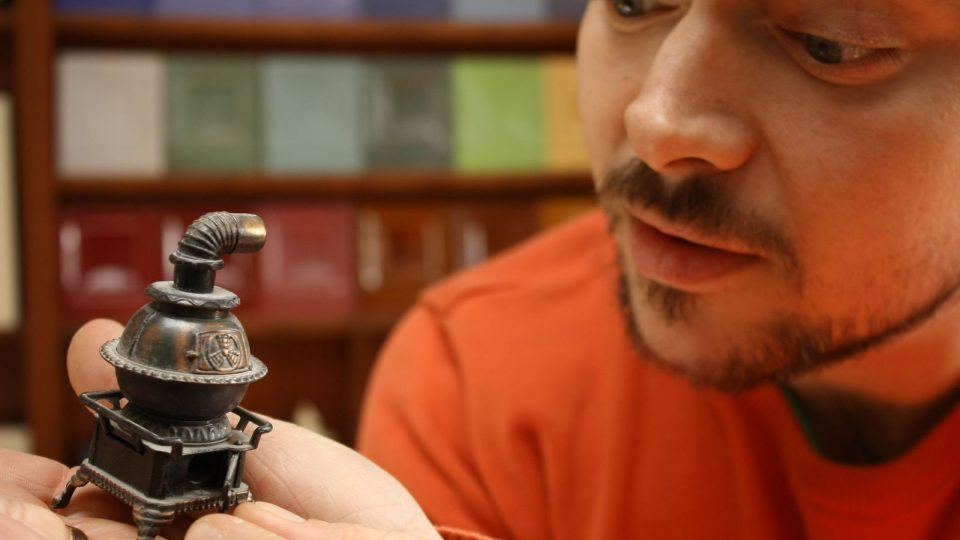 Ivan Studený obdivuje modely kamen