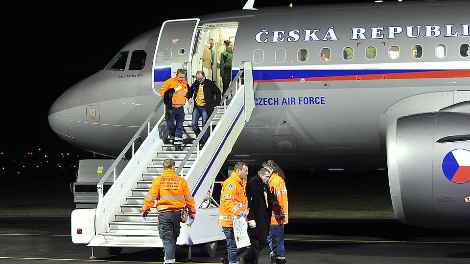 Přílet leteckého speciálu z Ukrajiny se zraněnými 