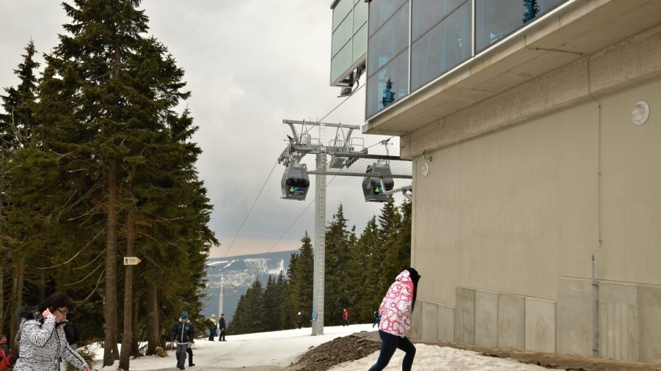 Nová kabinková lanovka na Sněžku v provozu