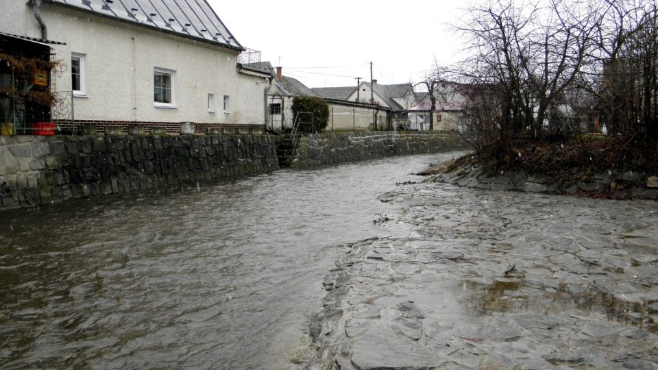 Dlouhá Loučka - náplavky u mostu přes Oslavu