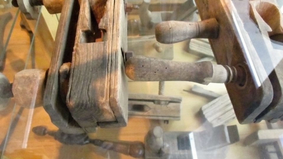Tradiční ruční nástroje na dřevo