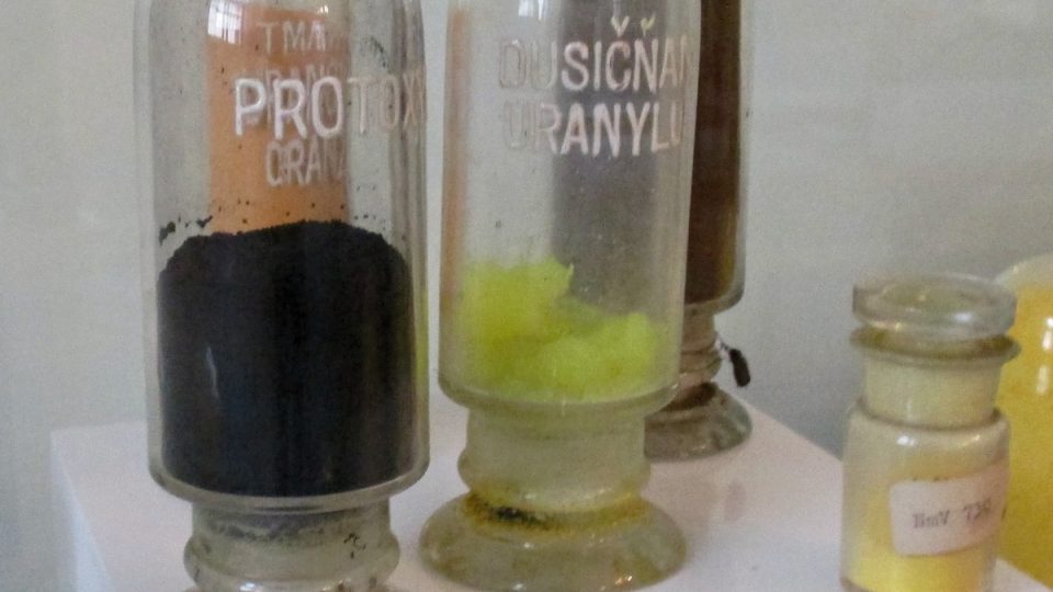Vzorky uranových barev