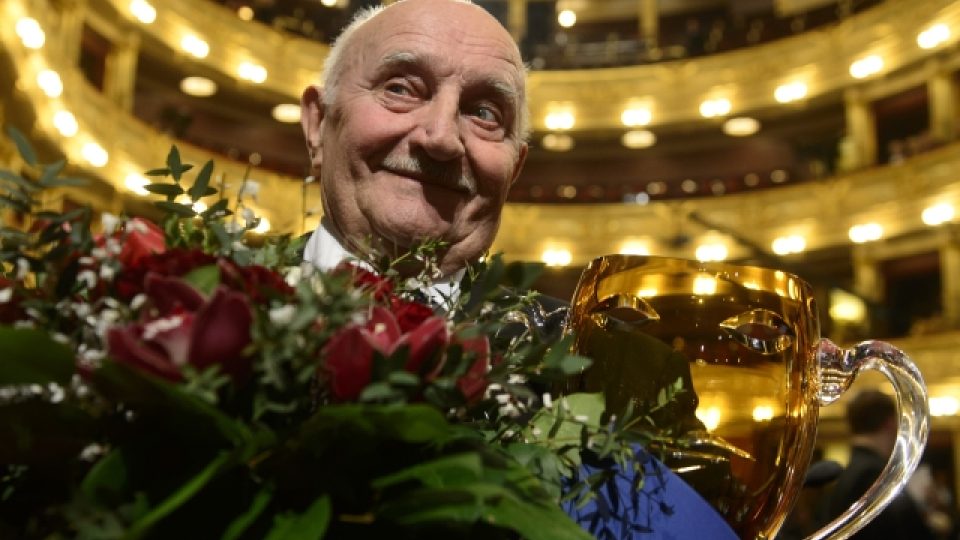 Herec Josef Somr převzal cenu Thálie za celoživotní mistrovství