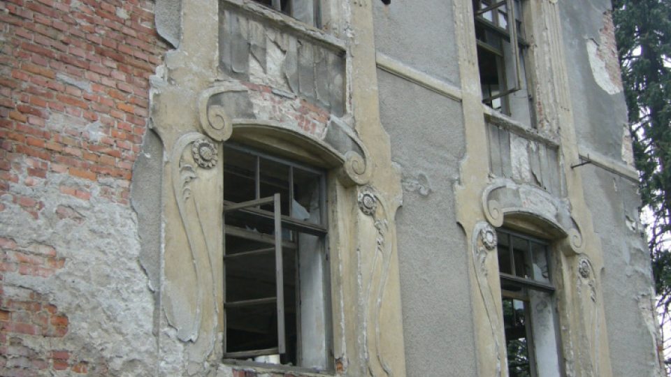 Bývalá továrna na výrobu lustrů v Kamenickém Šenově