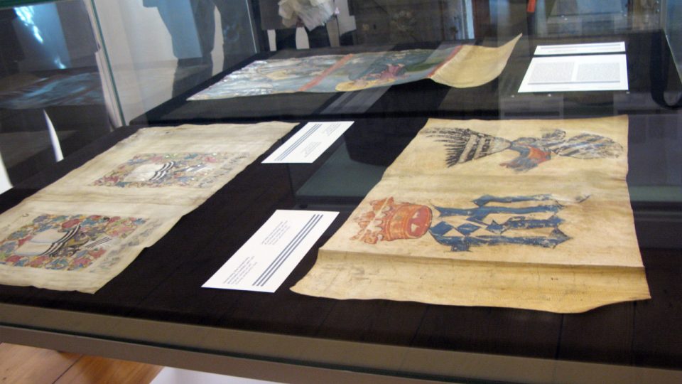 Symboly moci a paměti v korunním archivu na Pražském hradě