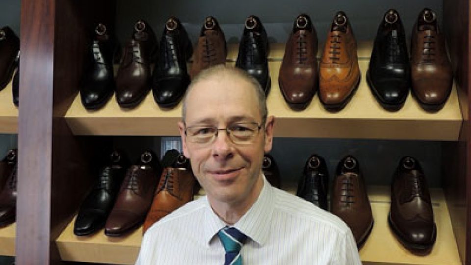 Andrew Loake, představitel čtvrté generace, která v Katteringu vyrábí luxusní obuv